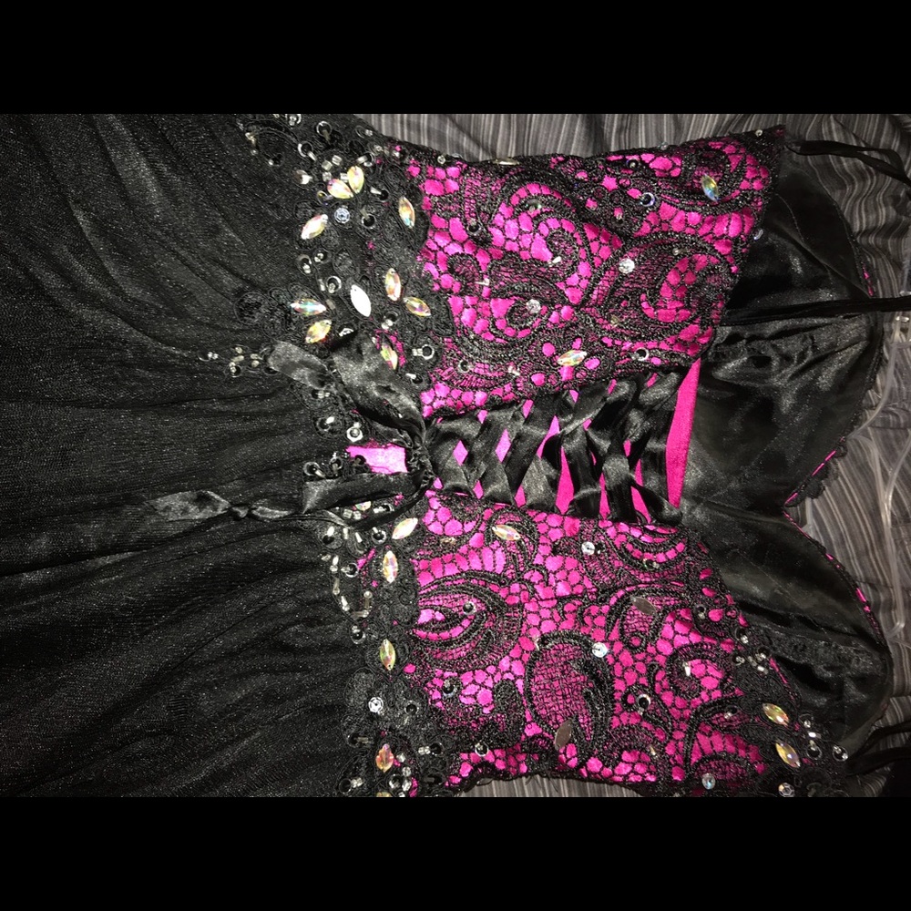 HOMECOMING DRESS - Picture 2 of 3